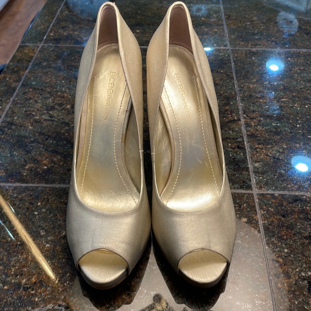 BCBGeneration, 7 1/2, color silver gold color
